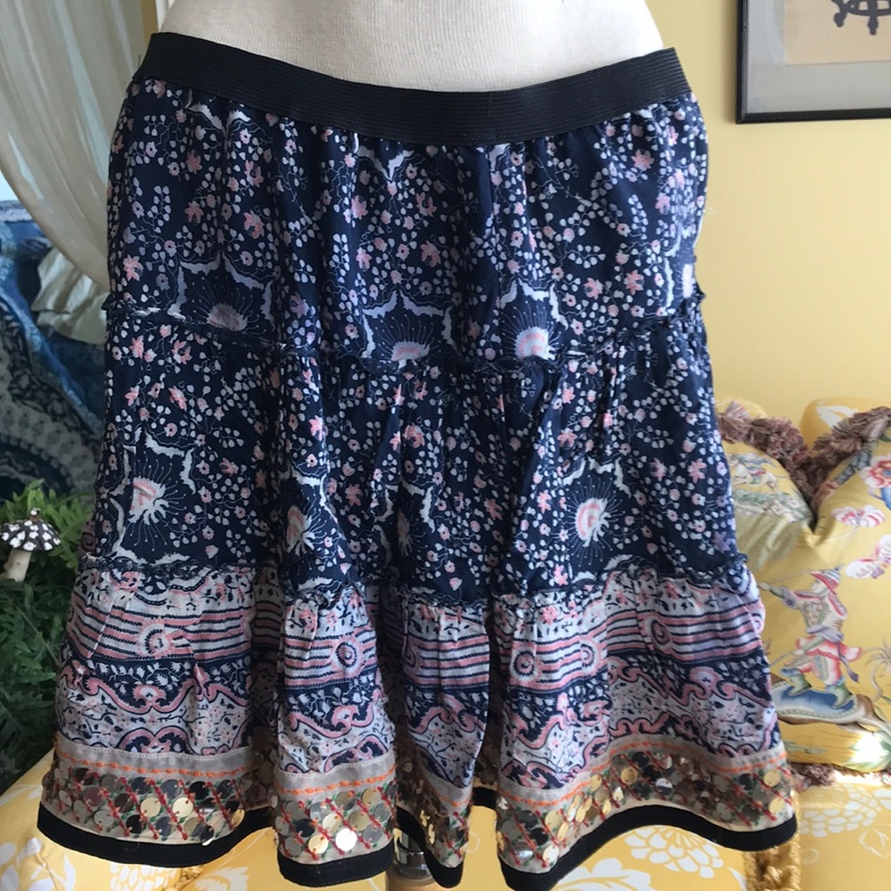 Skirt made of cotton with sequins.